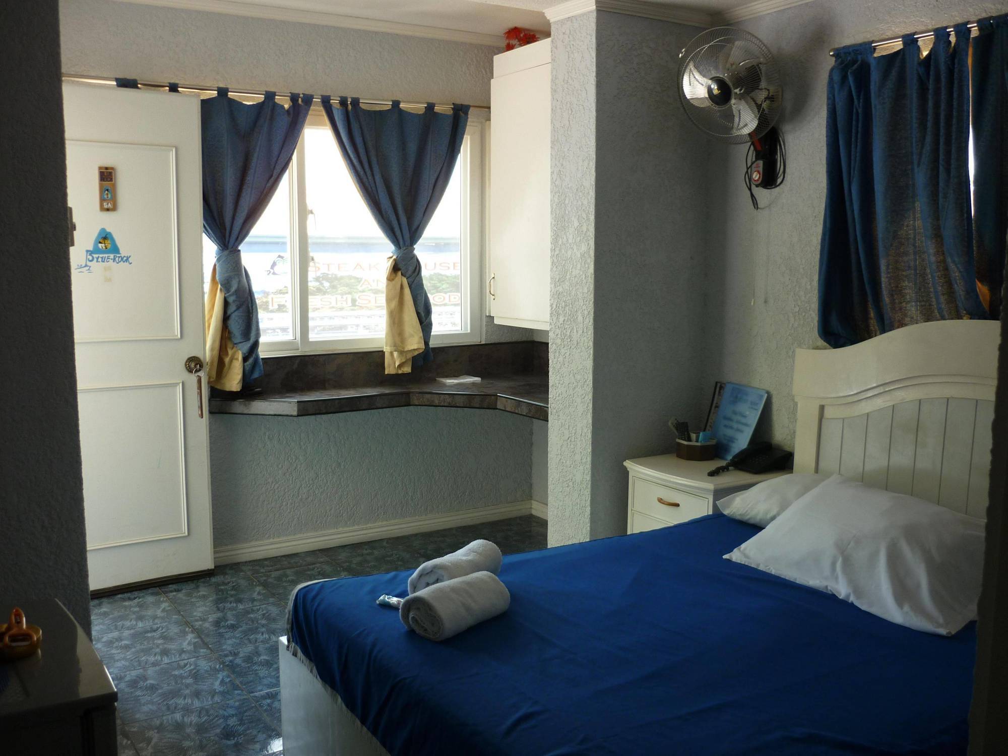 Resort Blue Rock Olongapo